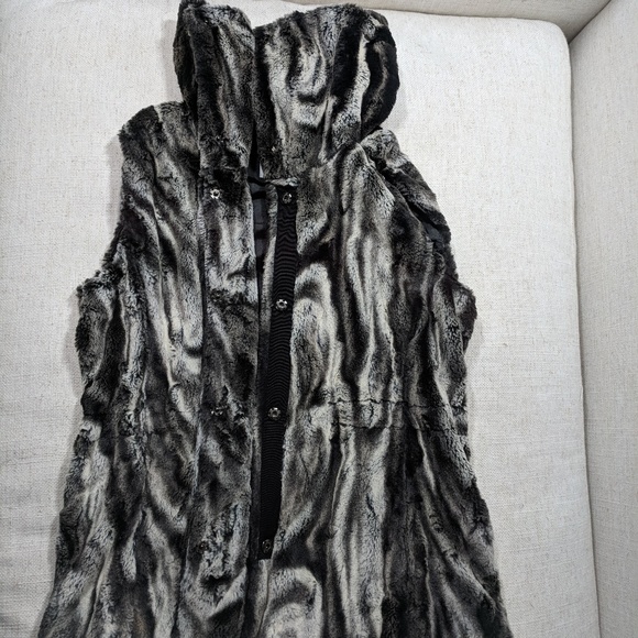 NWOT TAHARI Faux Fur Vest Cinch Waist Black Gray Chinchilla Size Small - Picture 5 of 8